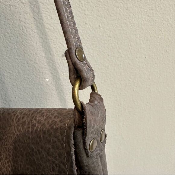 Jess Conti | handmade pebbled leather soft stone flap bag crossbody - Picture 6 of 16